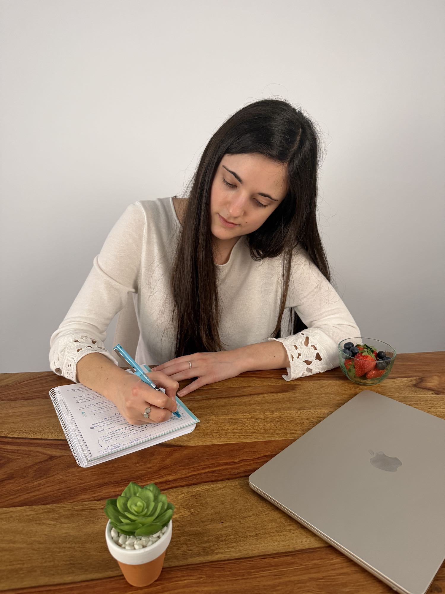 Nutricionista preparando una consulta online